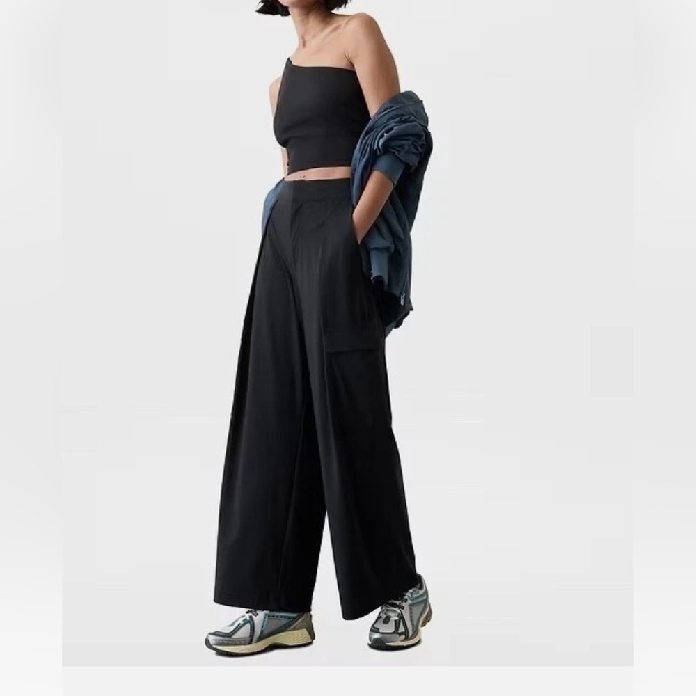 Atheleta Black Pinnacle Cargo Trouser